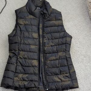 Old Navy Camouflage Puffer Vest